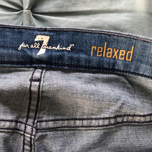 Medium wash relaxed jeans - Picture 2 of 6